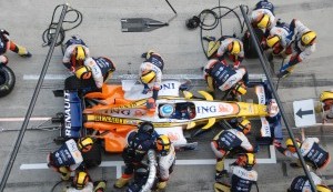 Alonso_Renault_Pitstop_Chinese_GP_2008-300x200