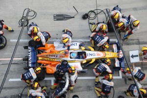 Alonso_Renault_Pitstop_Chinese_GP_2008-300x200